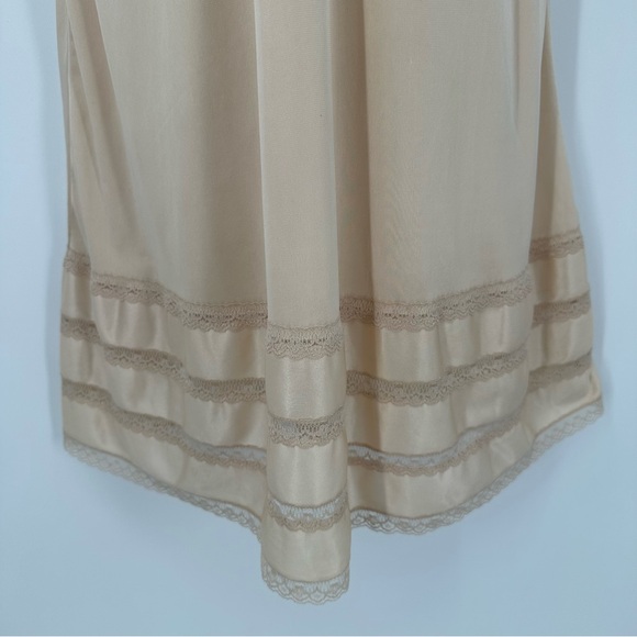 ADONNA Full Slip Beige Nylon Size 36 Womens Lace Trim Adjustable Straps FLAWS - Picture 3 of 15